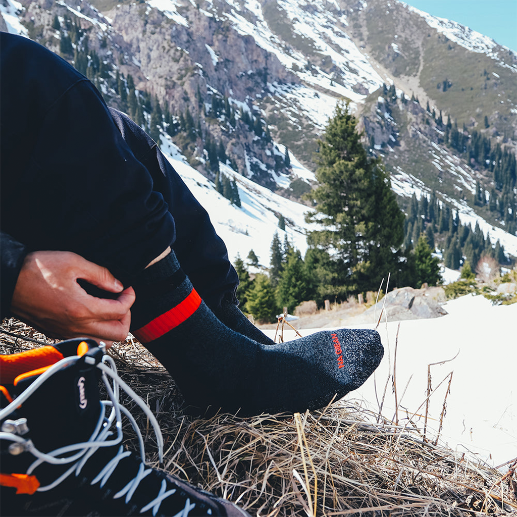 Kaos kaki hiking NAGIEAN CHARCOAL NGCM4002 merino socks