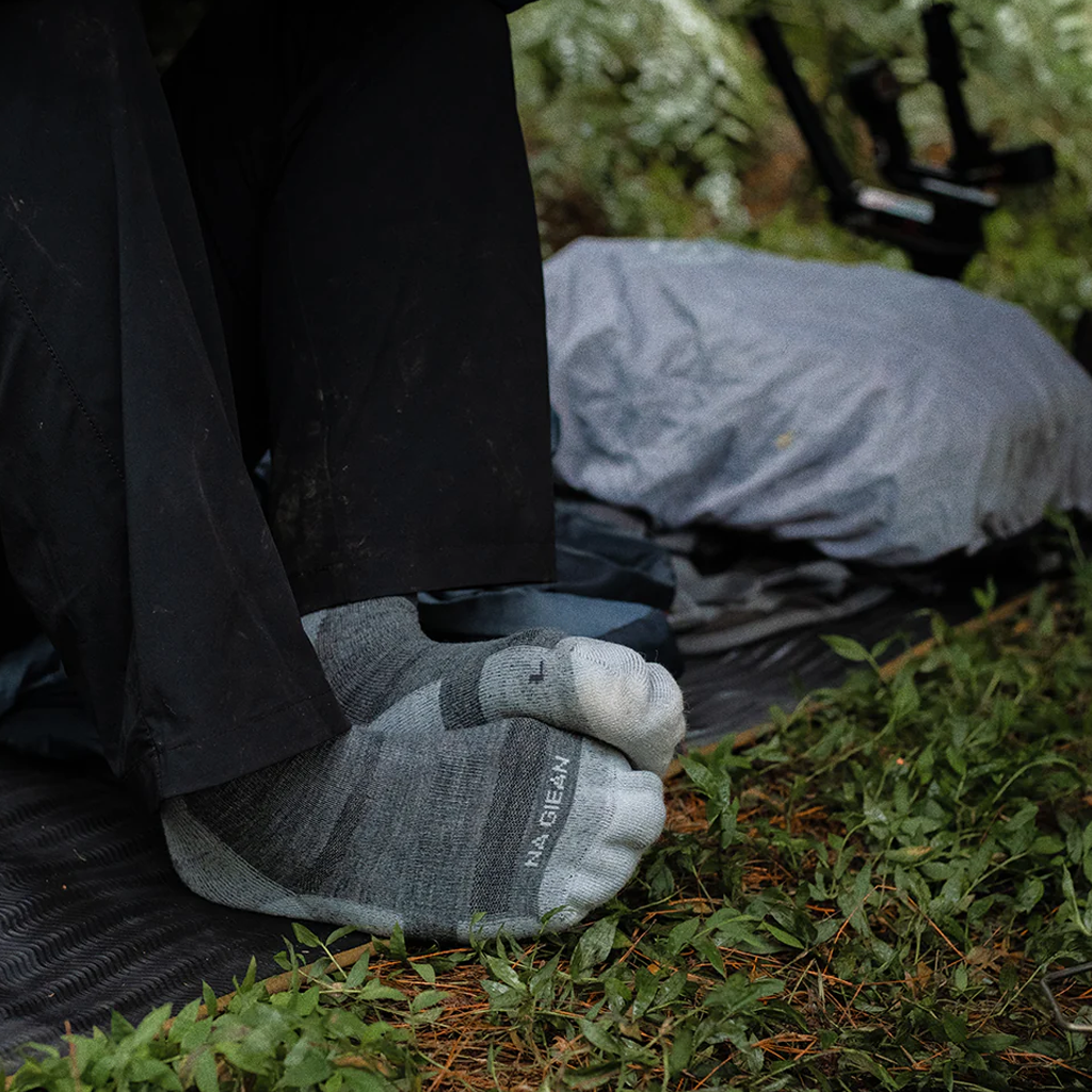 Na Giean Kaos Kaki Hangat Hiking NGCM0002 Crew Merino Wool Socks Travelling